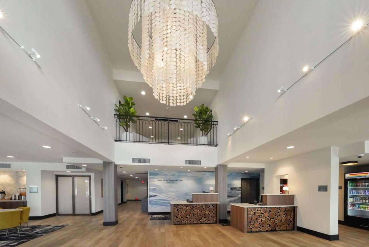 La Quinta Inn & Suites By Wyndham Santa Cruz Extérieur photo