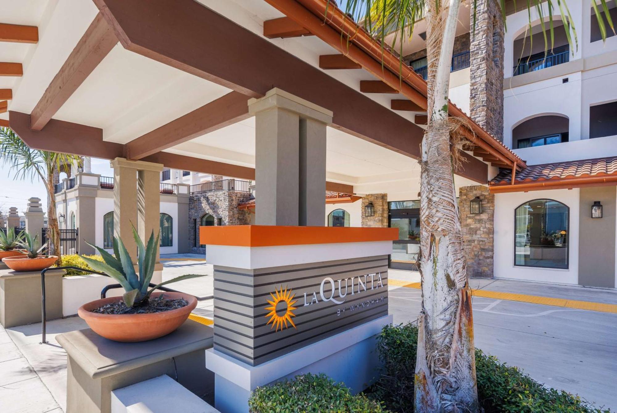 La Quinta Inn & Suites By Wyndham Santa Cruz Extérieur photo